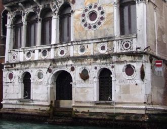 Особого внимания заслуживают трубы, сохр