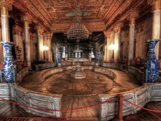 Двухэтажное здание имеет в длину 65 м, в