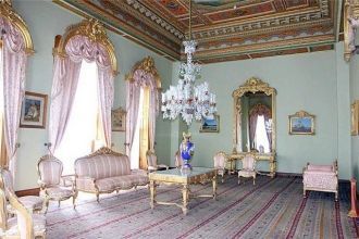 Внутреннее убранство представляет традиц