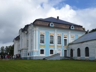 В 260 километрах от Москвы, почти на пол