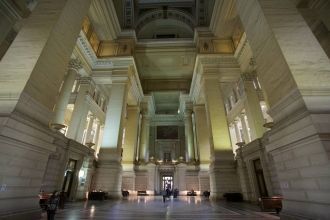 Центральный холл Дворца Правосудия с куп