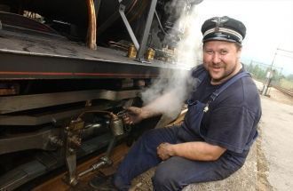 Машинст поезда на железной дороге Сетесд