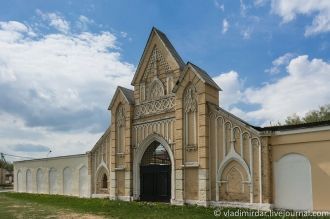 Особенностью Конного двора являются готи