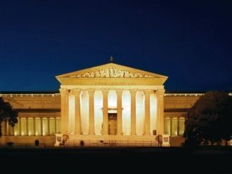 Также по близости с площадью Героев нахо