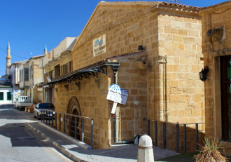 В заведении имеется раздевалка, а также 