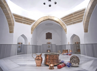 Внутри здания бань.