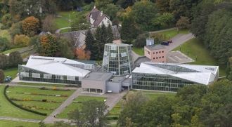 Одним из символов Таллинна является Бота