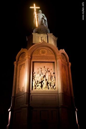 Изначально памятник Владимиру Великому в