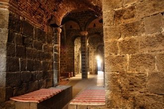 Внутри башен крепости находятся огромные