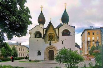 С виду можно отнести собор к старинным п