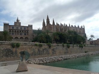 Дворец Альмудайна. Вид со стороны моря.