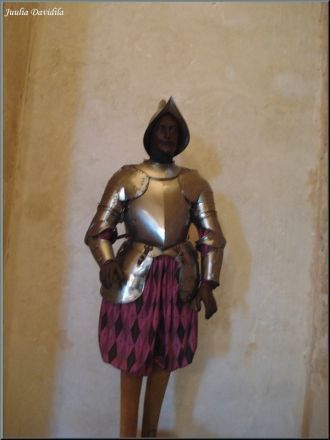 Рыцарские доспехи. Дворец Альмудайна.