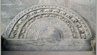 Лунный камень в храме в Полоннарува - эт