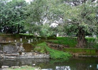 Достопримечательностью Полоннарувы  счит