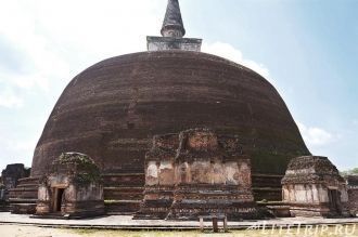 Ступа – это напоминание о старинных мона