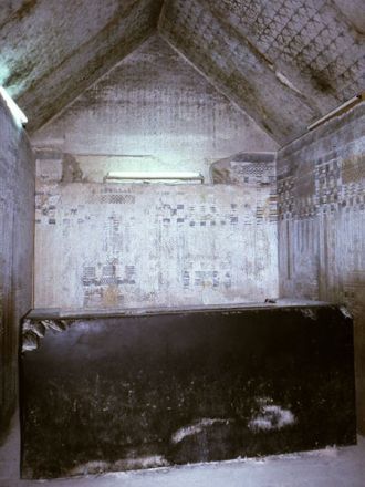 Пирамида Униса. Погребальная камера и са