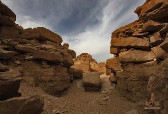 К югу от комплекса были найдены отдельны