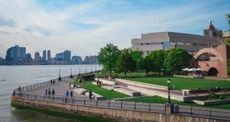 Из самого парка можно так же, на пароме,