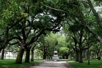 Потом в замке разместился нью-йоркский а