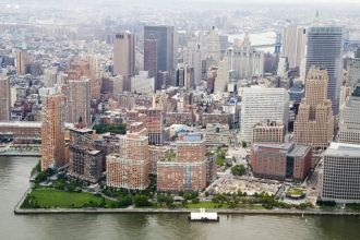 В парке находятся несколько военных мемо