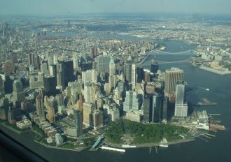 Об этом событии напоминает флагшток, воз