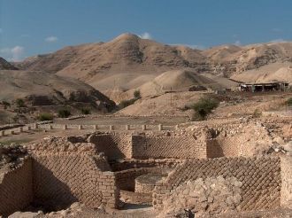 Саркофаги представляли собой одинаковые 