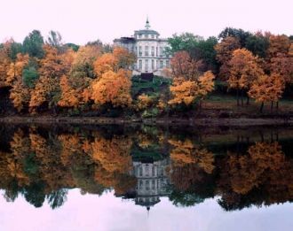 Главный сход от дворца представлял собой