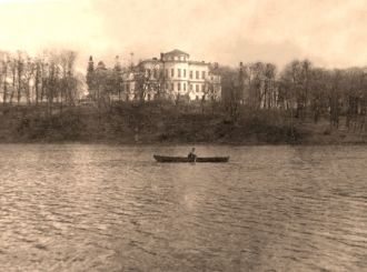 В 1926-1929 гг. были разобраны служебные