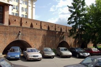 Это была по сравнению с Кремлем крепость