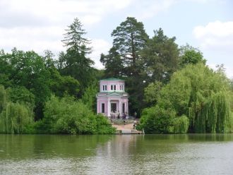 По Тарпейской долине, миновав Громовый г
