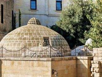 Это место даже находится под государстве