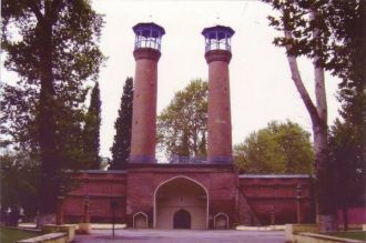 Также нередко именуется «Мечеть шах Абба