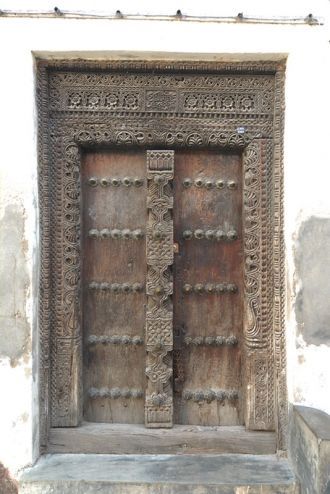 Каждая дверь — это уникальный шедевр сто