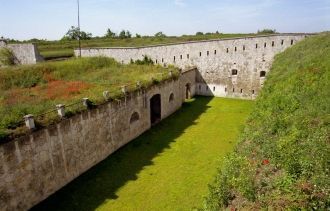 Строительство крепости в виде четырехуго