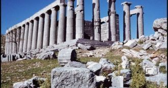 Здание ориентировано с востока на запад,