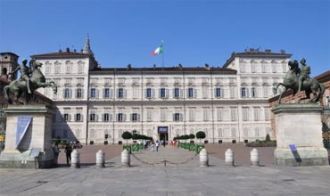 Длина фасада дворца – 170 метров, с его 