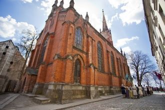 Освящение церкви произошло 2 марта 1869-