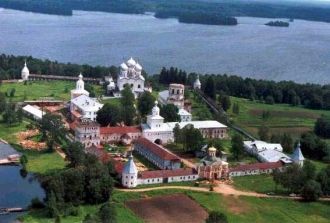 К 1653 году были построены две деревянны