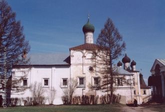 Рядом с собором Бориса и Глеба находится