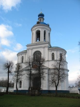 В 1842 году была построена колокольня вы