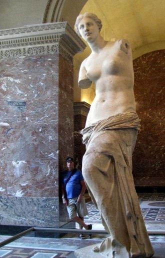 Увидев в подзорную трубу, что толпа туре