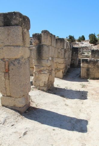 В отличие от портового Линдоса, Камирос 