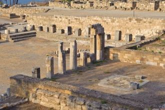 Лучше всего в Камире сохранились развали