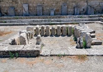 Начиная с половины VI в. до н. э. остров