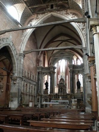 Здание перестраивалось в XIV и в XV века