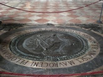 1-ая церковь вместе с монастырём была за