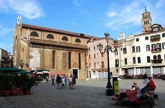 Южная часть церкви выходит на необъятную