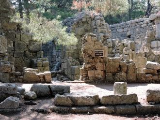 Большинство развалин, которые относятся 