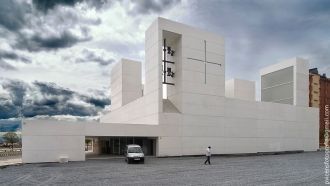 В основном, низком параллелепипеде наход