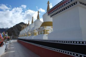 Ступы (чортены).